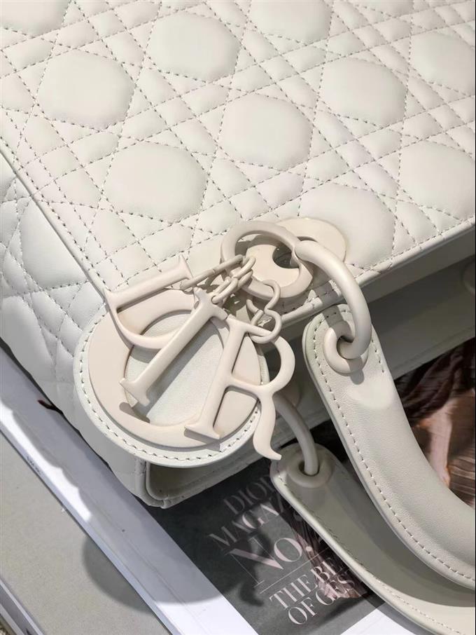 2025228Y750P211352670