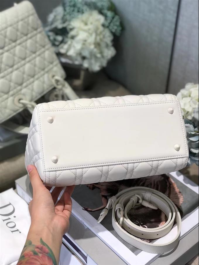 2025228Y750P211352700