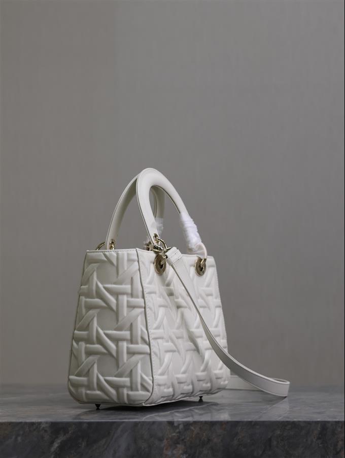 2025228Y750P211352951