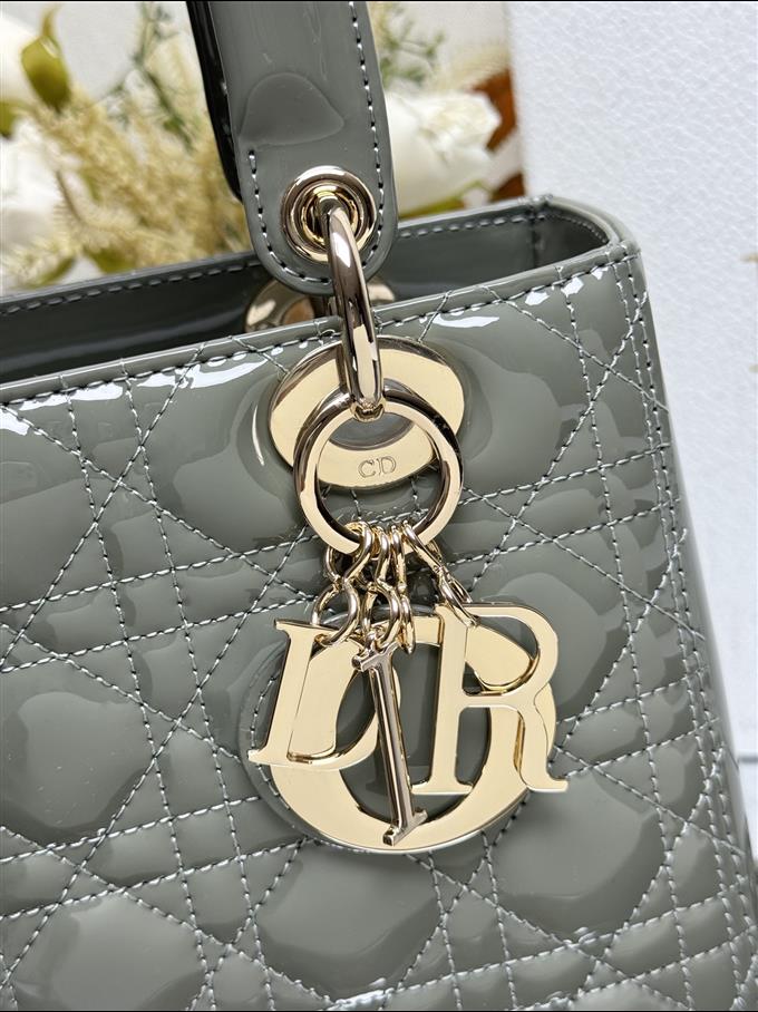 2025228Y750P211358973