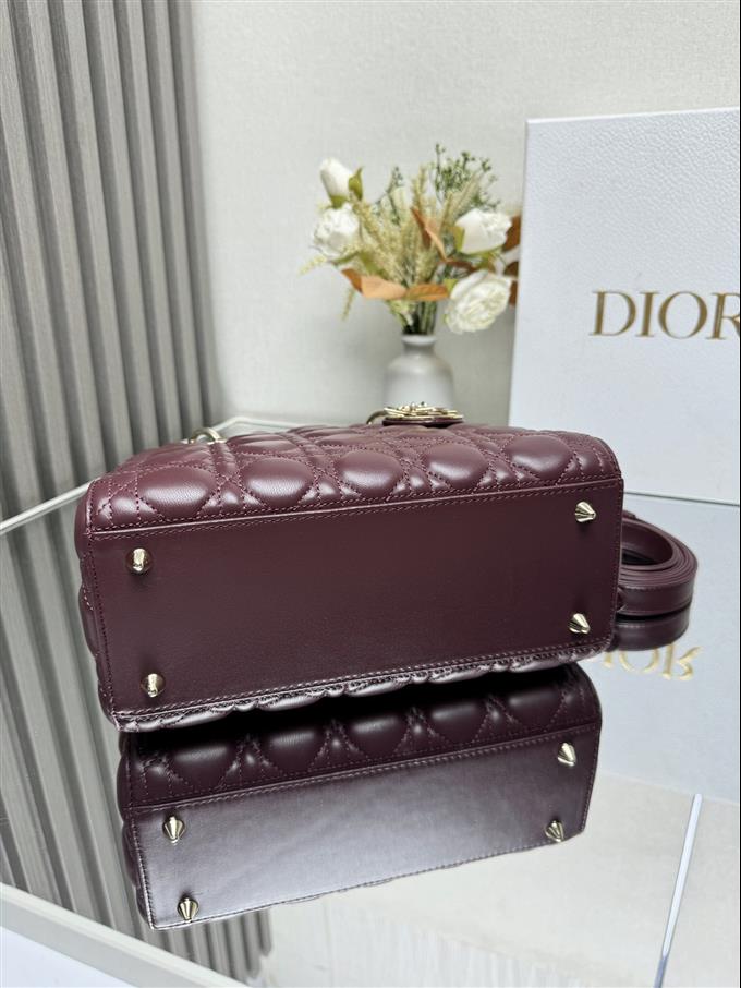 2025228Y750P211359162