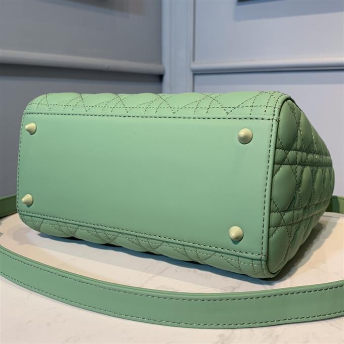 2025228Y750P222255864