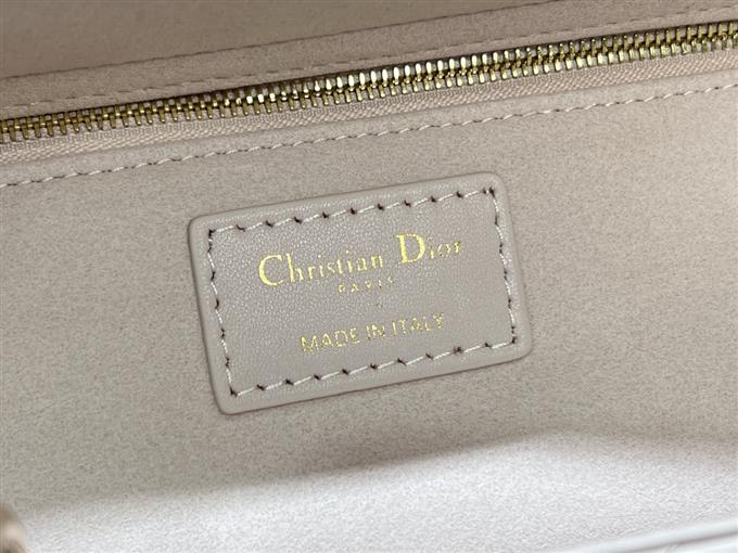 2025228Y800P205724579