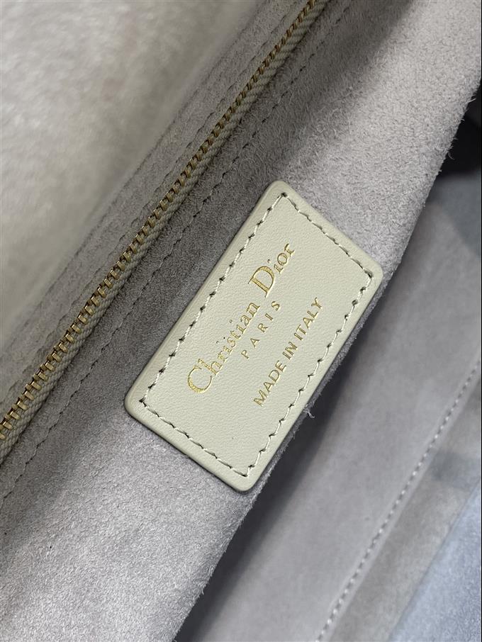 2025228Y1650P222946322