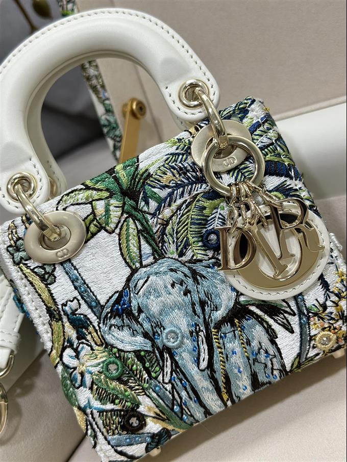 2025228Y3800P222946685