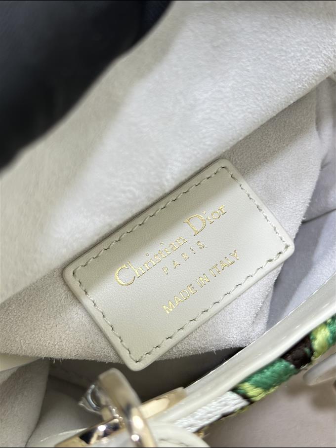 2025228Y3800P222946749