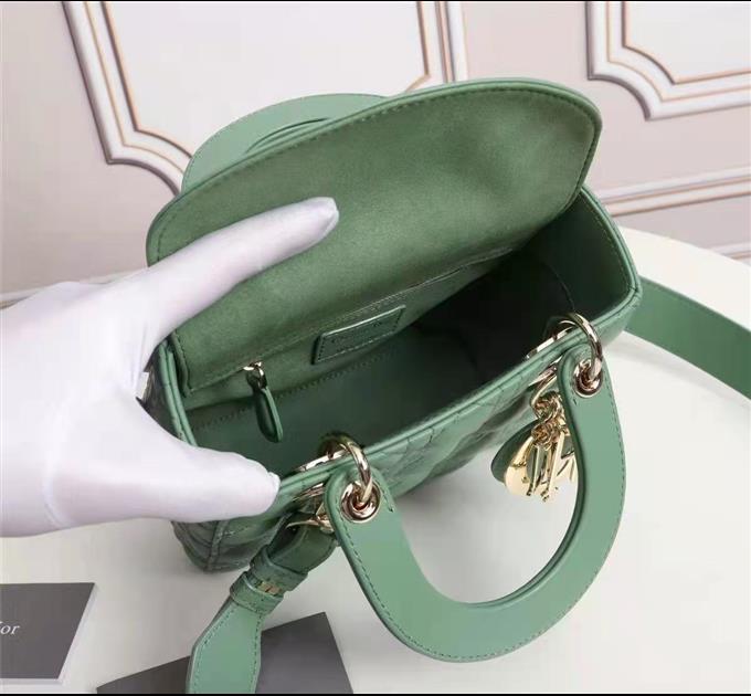 2025228Y700P222550625