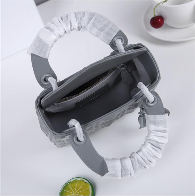 2025228Y600P222947826