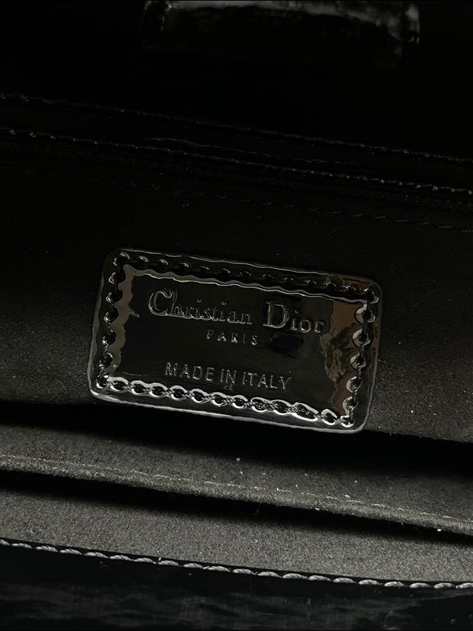 2025228Y650P222950735