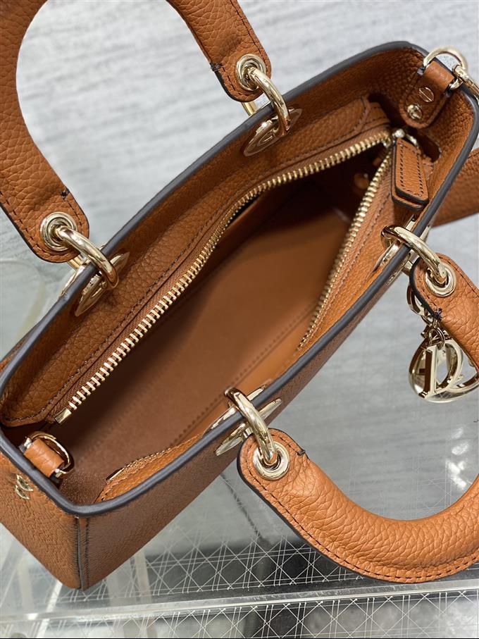 2025228Y700P222422634