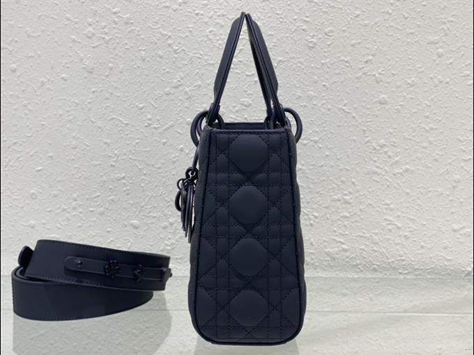 2025228Y700P222951791