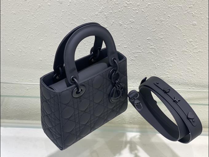 2025228Y700P222951822