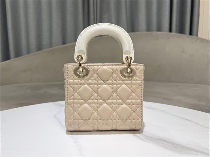 2025228Y700P222952199