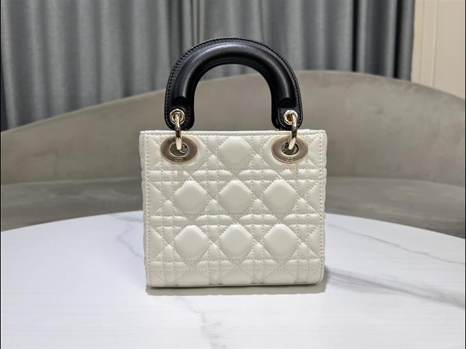 2025228Y700P222952484