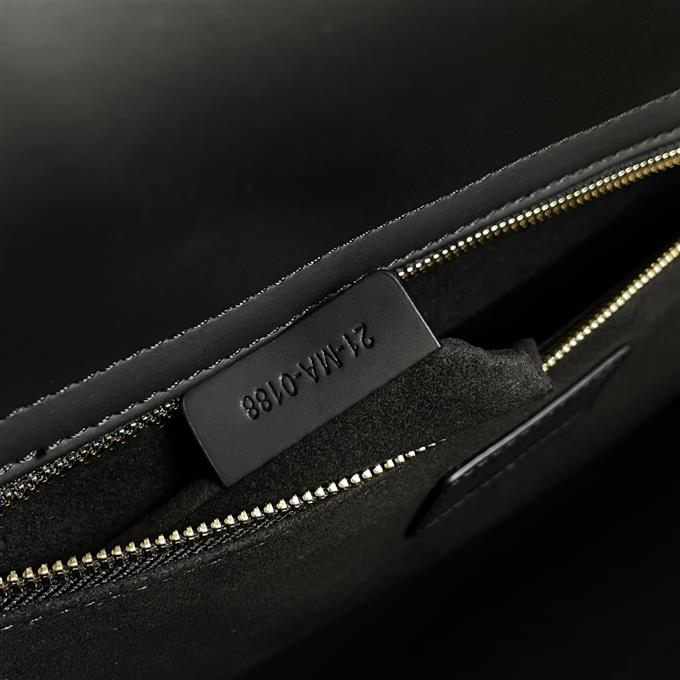 2025228Y880P211824195