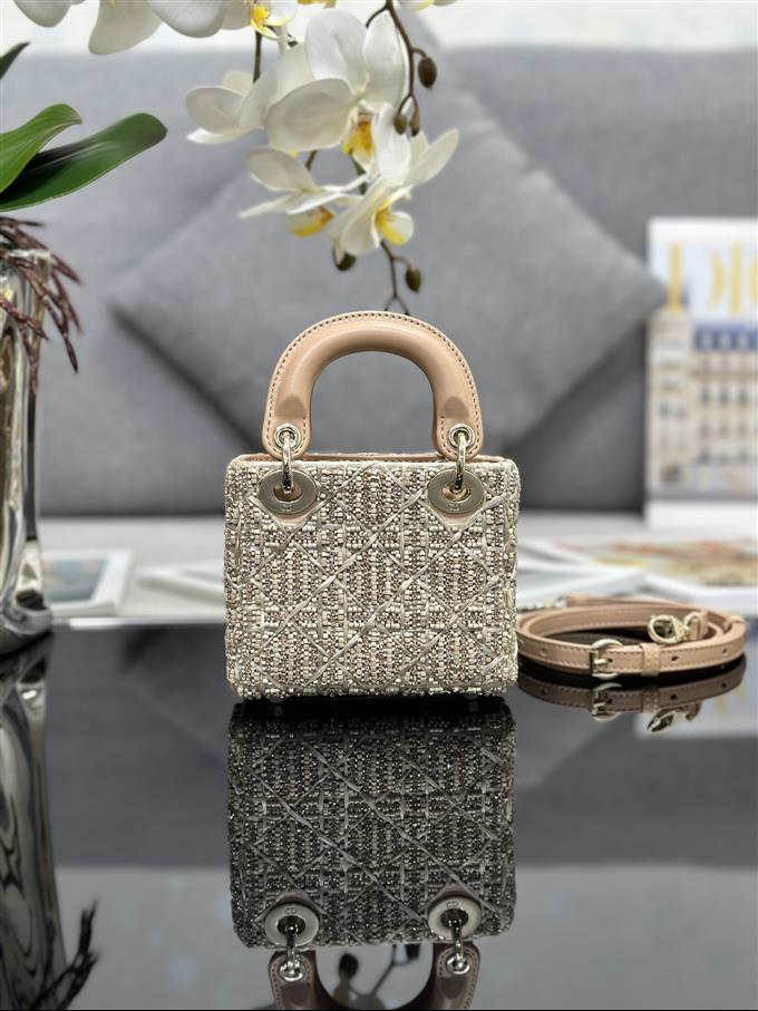 2025228Y1300P222958489