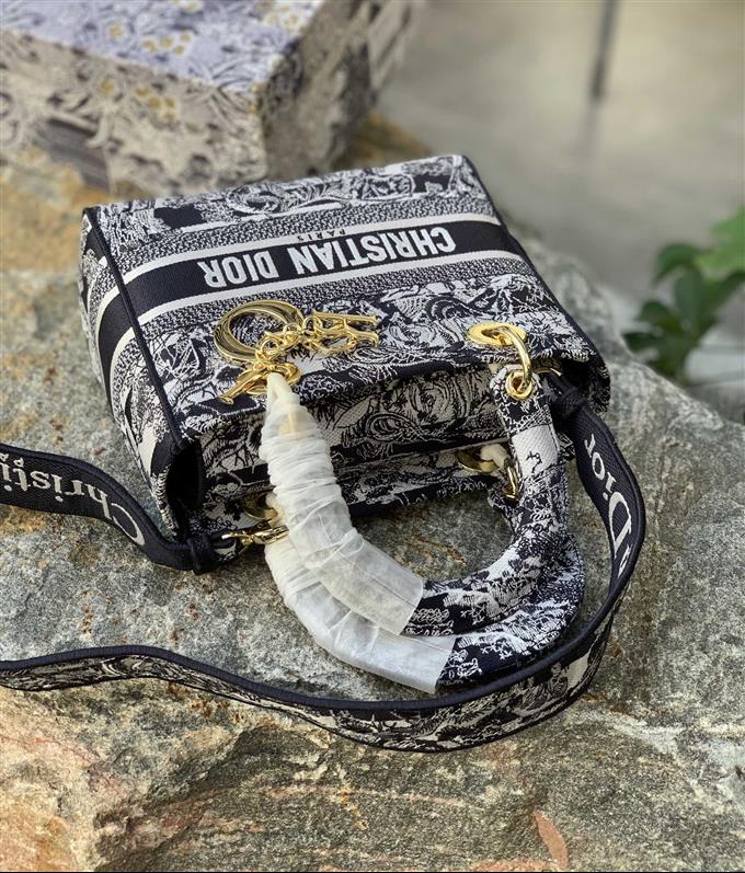 2025228Y900P21233139