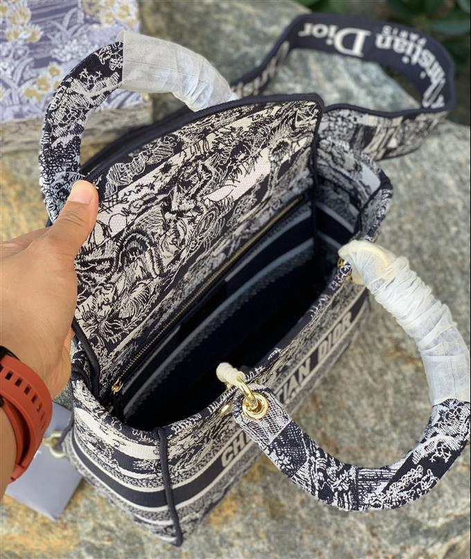 2025228Y900P21233187