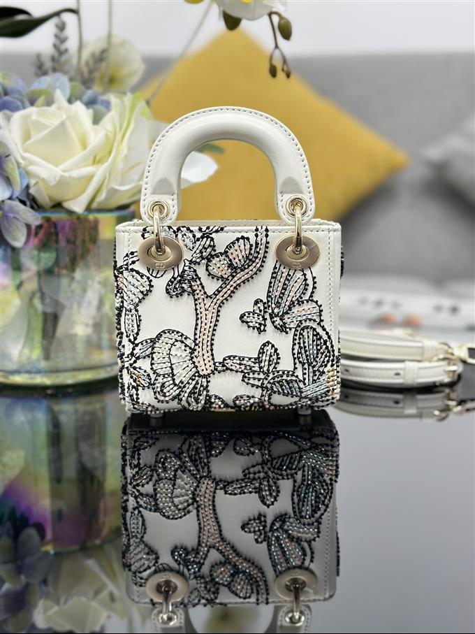 2025228Y900P22300400