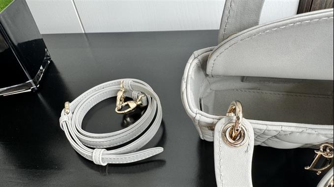 2025228Y580P212424610