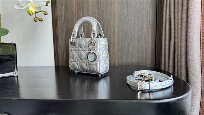 2025228Y600P212426950