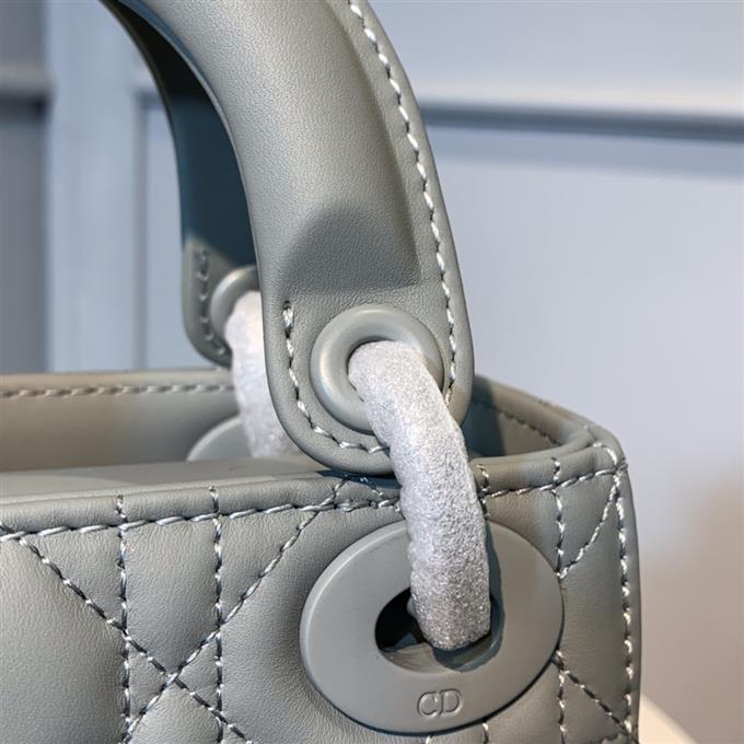 2025228Y650P221844686