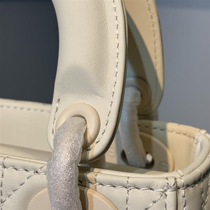 2025228Y650P221844827