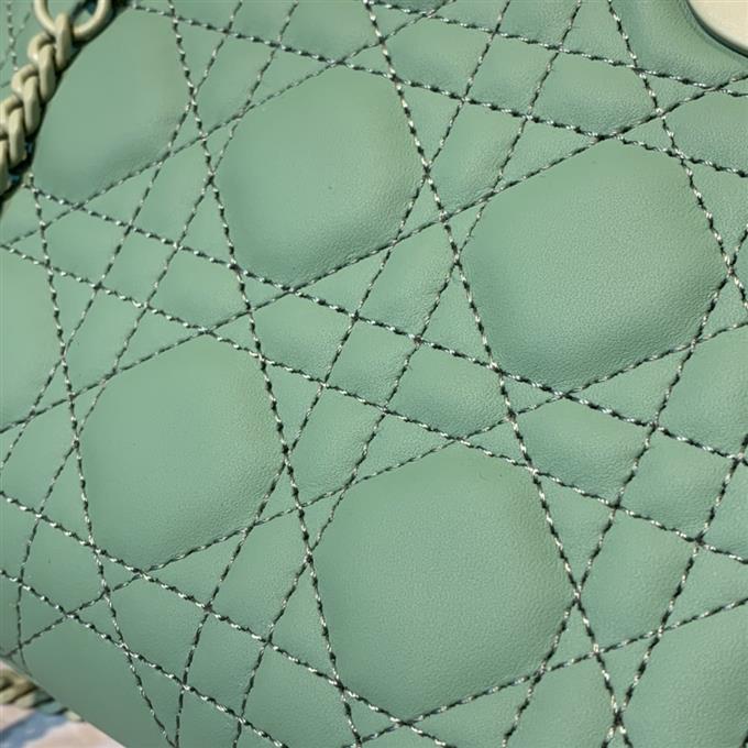 2025228Y650P221844952