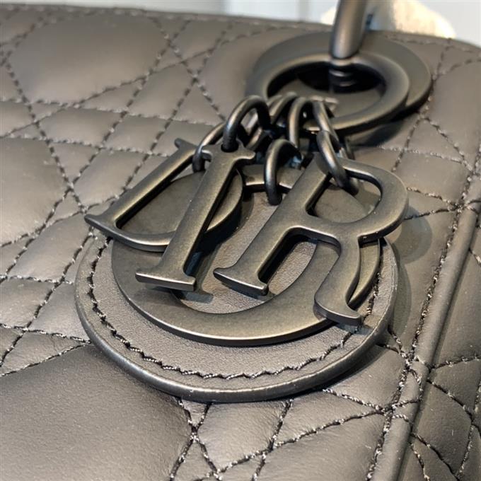 2025228Y650P221845404