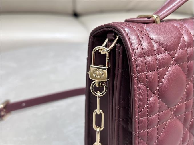 2025228Y600P214940886