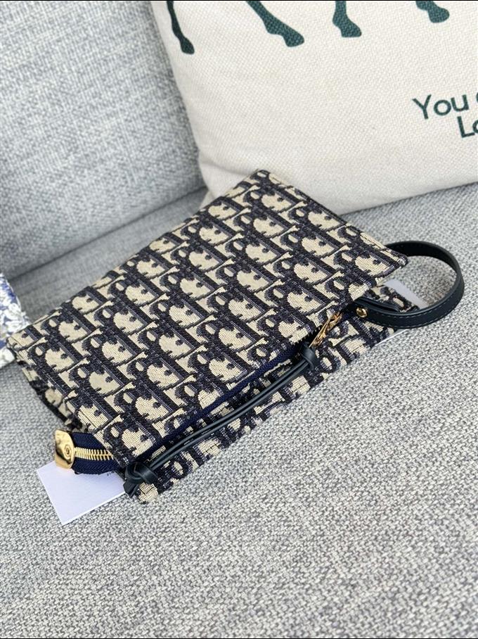 2025228Y300P204639190