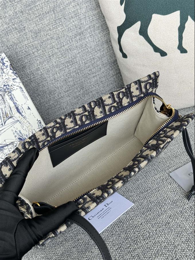 2025228Y320P204639672