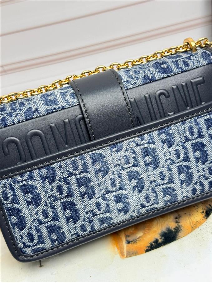 2025228Y550P204619399