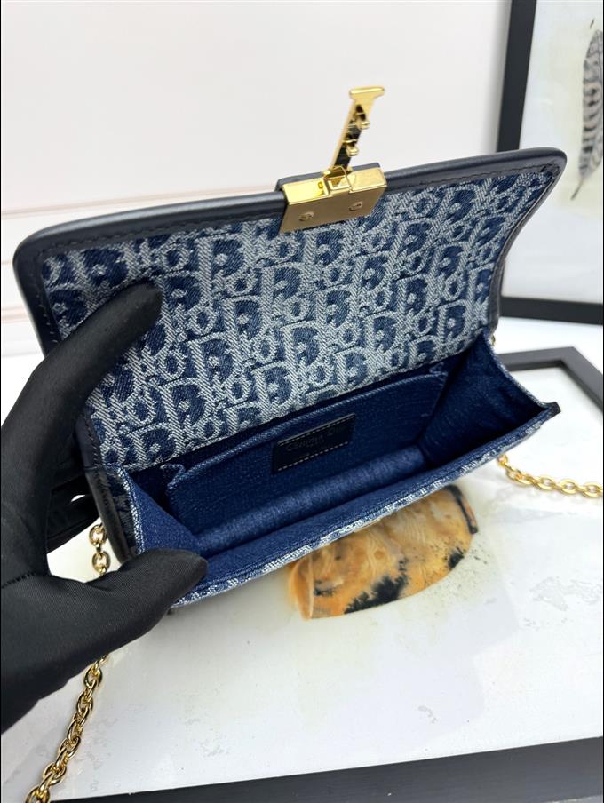 2025228Y550P204619415