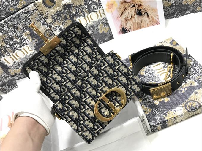 2025228Y550P204620136