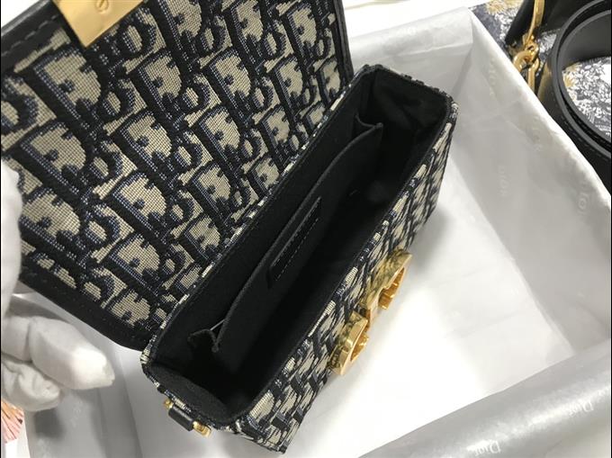 2025228Y550P204620152