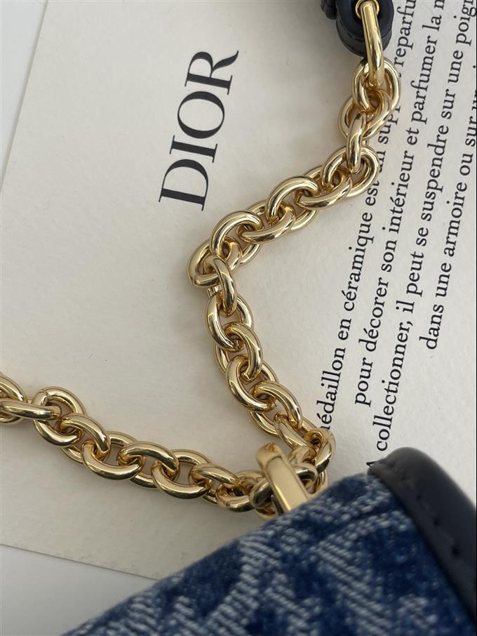 2025228Y550P204620230