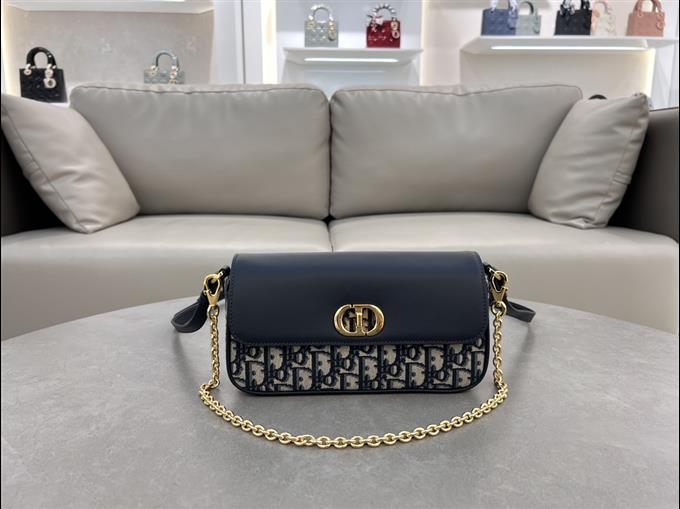 2025228Y550P204620463