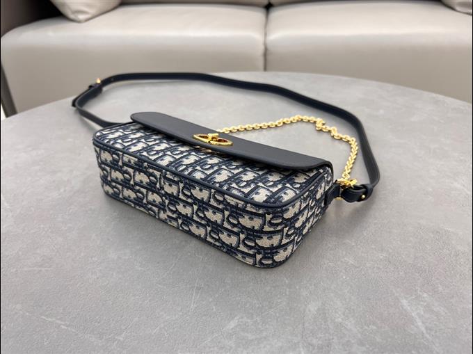 2025228Y550P204620494