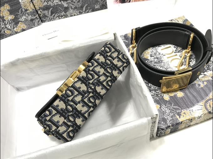 2025228Y550P20462073