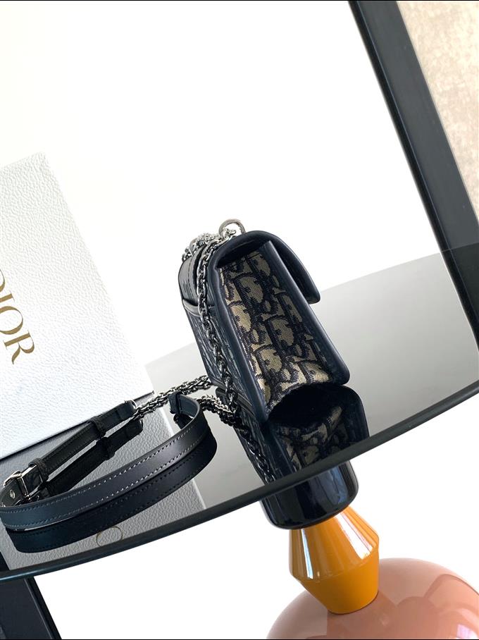 2025228Y600P204616604