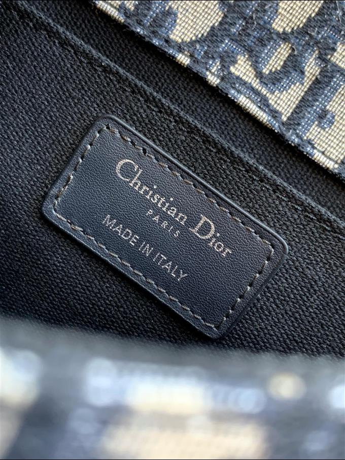 2025228Y600P204616712