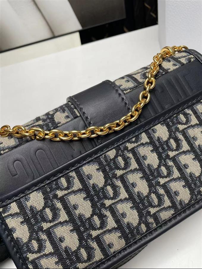 2025228Y600P204621975