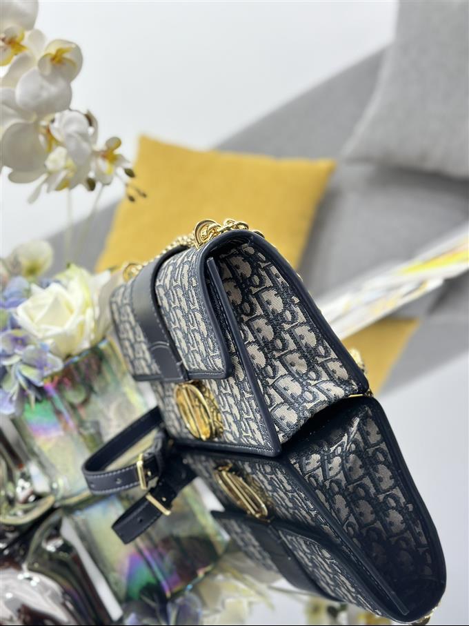 2025228Y600P204623479