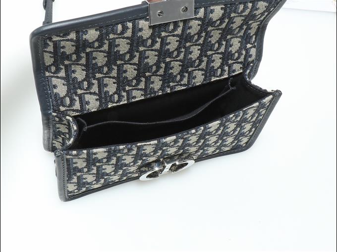 2025228Y600P204623701