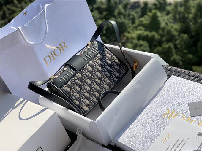 2025228Y750P20464033