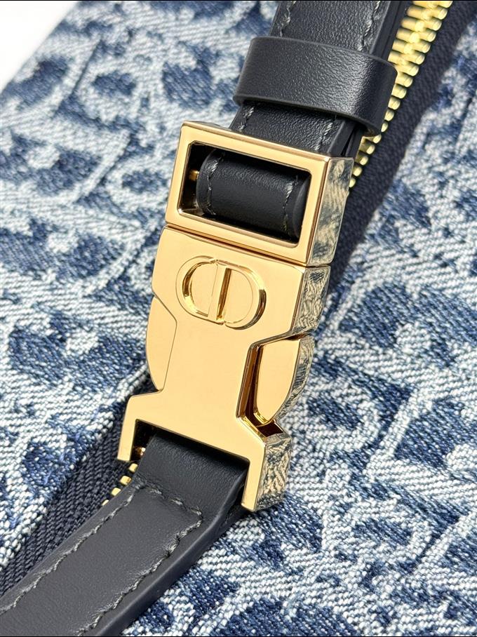 2025228Y500P22515704