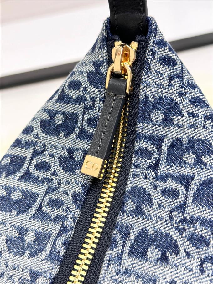 2025228Y500P22515719