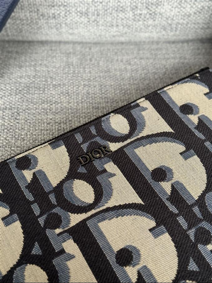 2025228Y270P212045609