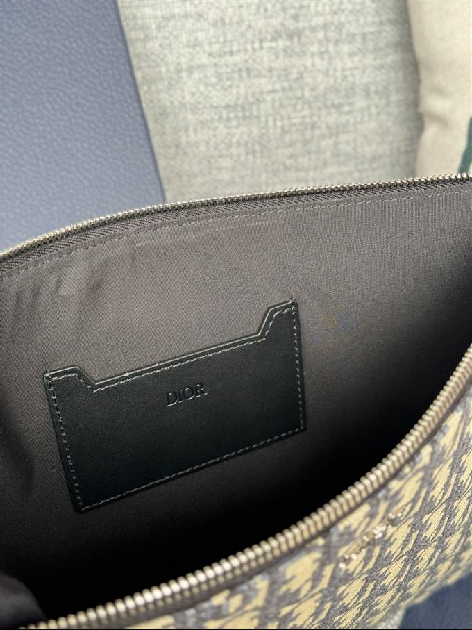 2025228Y270P212045952